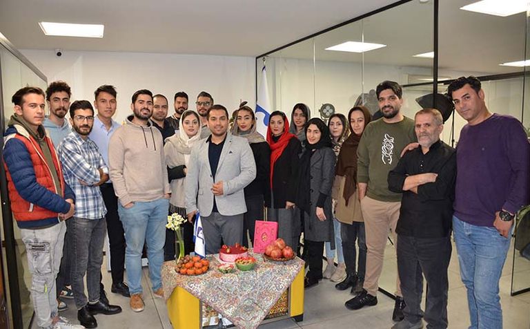 معرفی هلدینگ آوازک