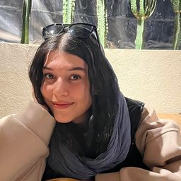 رزومه‌ی نرگس نادری